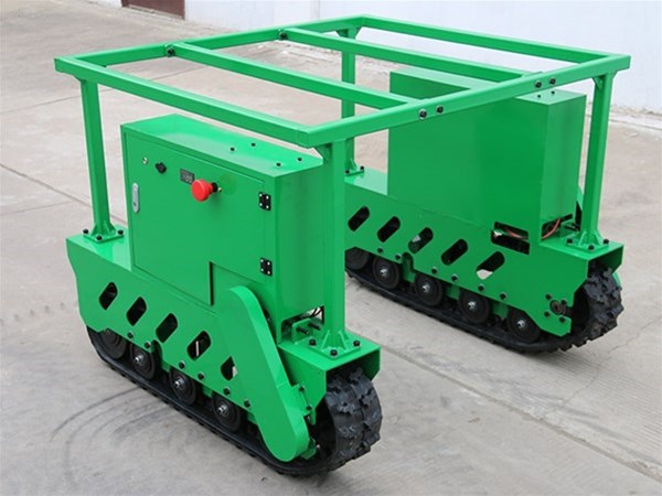 仓库搬货不用喊人搭手！遥控履带底盘推着重物拐弯不费劲