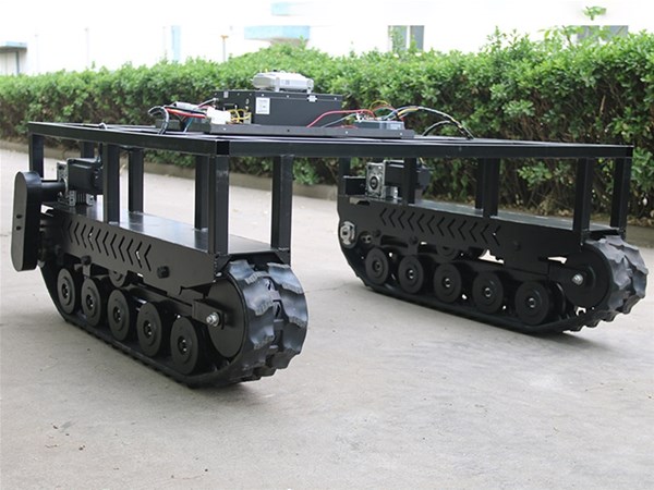 仓库搬货不吵还环保！电动履带底盘窄道穿梭没压力