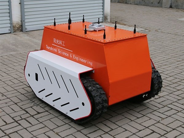 不用人盯也能自己走！无人底盘按路线跑还会避障碍